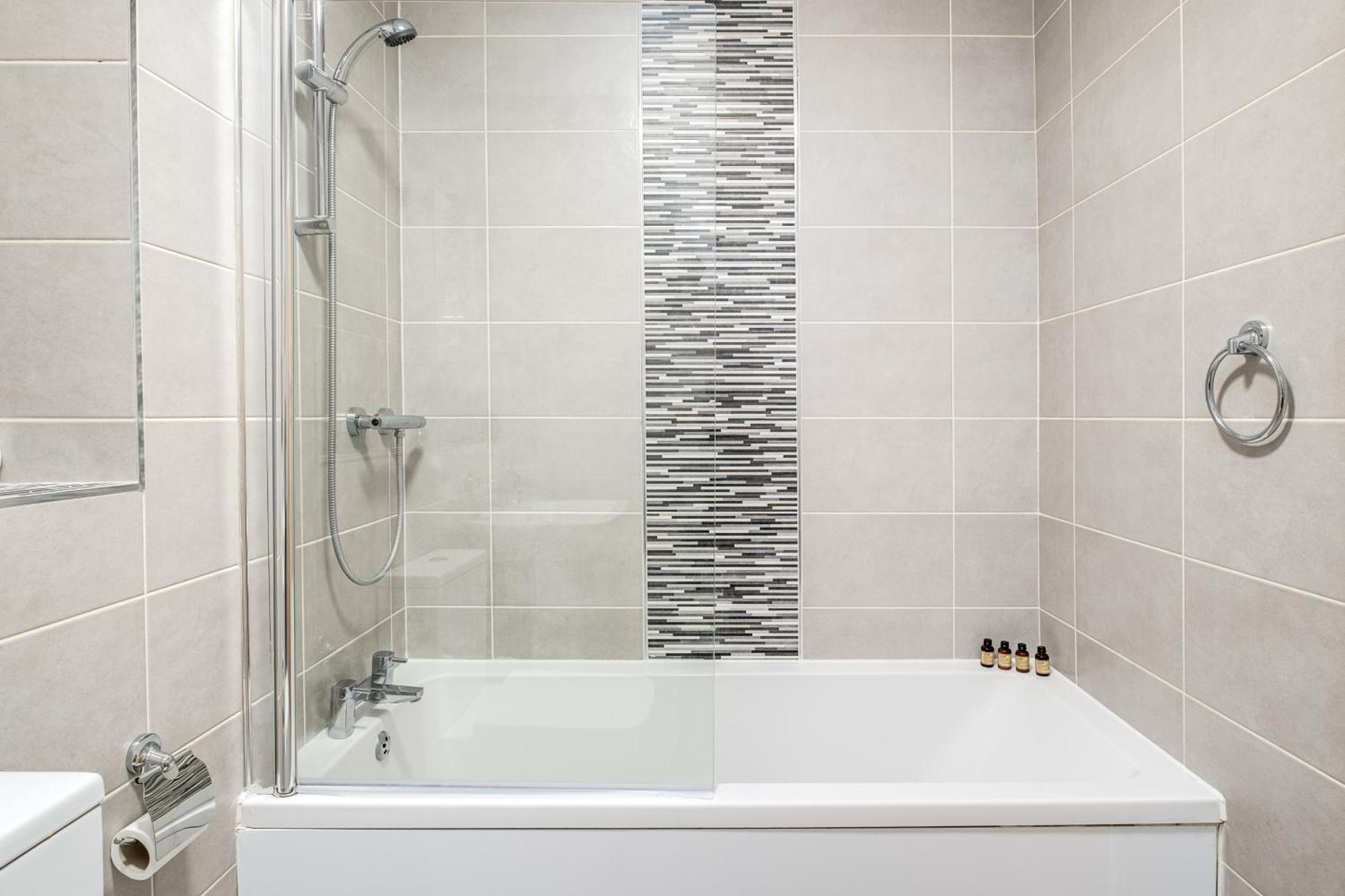 Pluxa Blue Sapphire Luxury Stay Free Parking Free Wifi - Walk Everywhere, Travel, Biz, Leisure Birmingham Exteriör bild